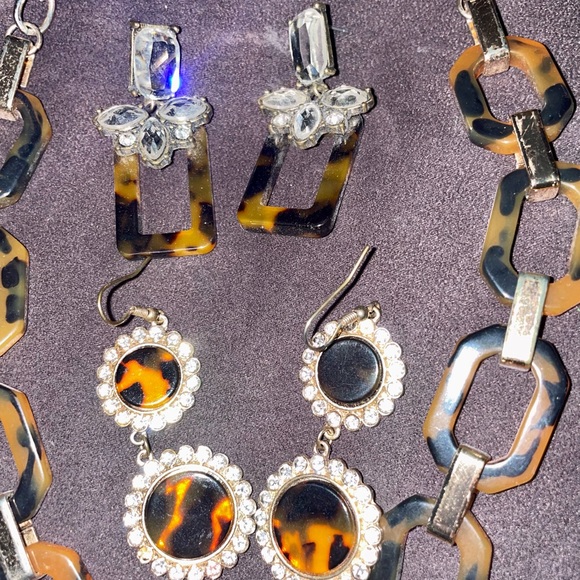 GORGEOUS STATEMENT NECKLACE AND EARRINGS BUNDLE - Picture 2 of 3